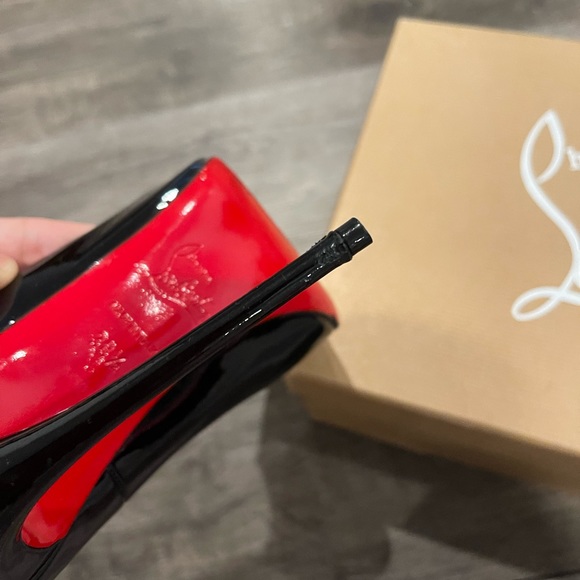 Pre loved Christian Louboutin So Kate 120 Patent BK01 in great condition! - Picture 4 of 5